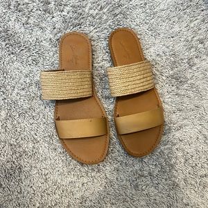 UNIVERSAL THREAD SANDALS